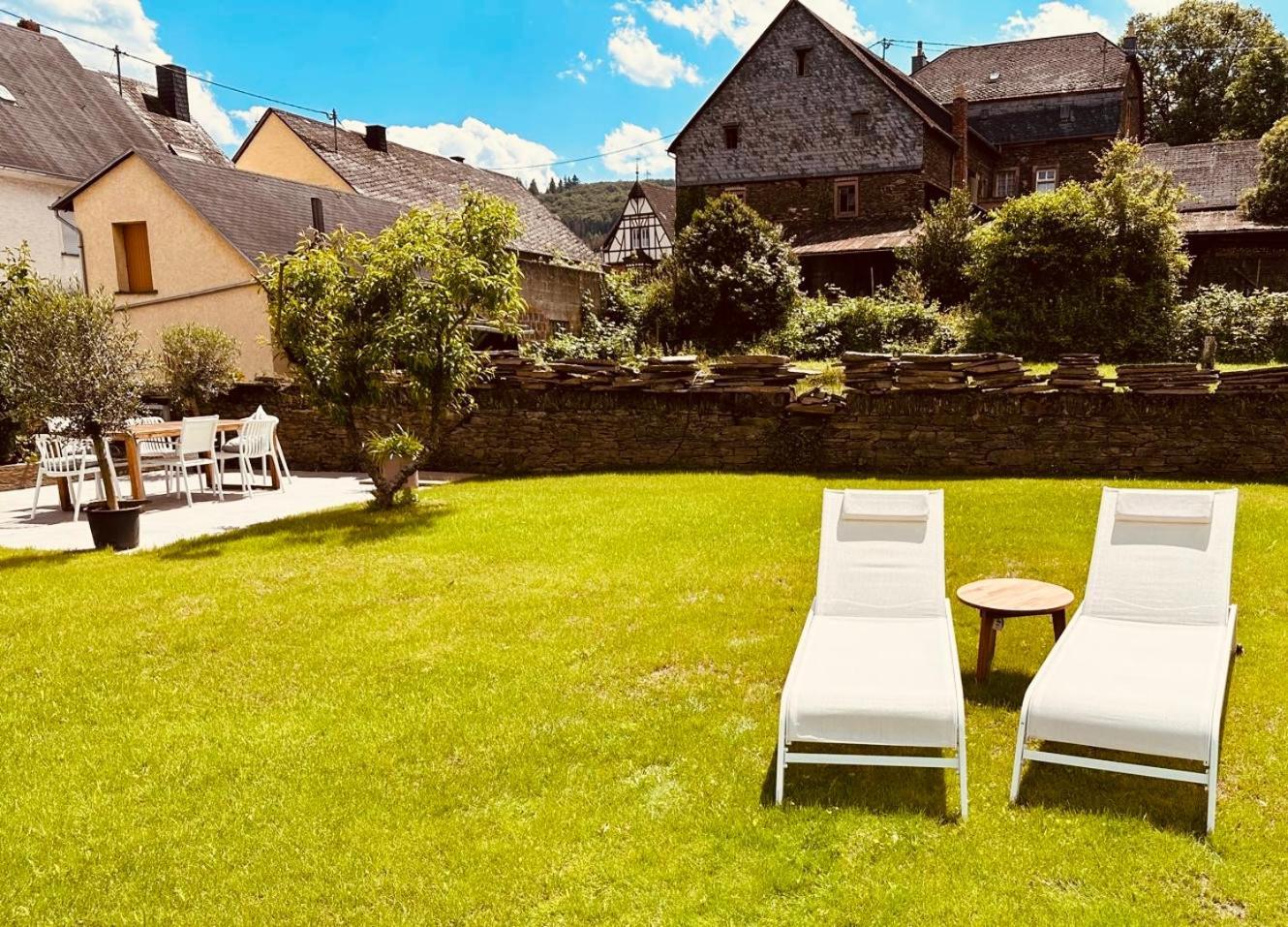 Gut Foersterlay - Exklusive Boutique Apartments Im Historischen Winzerhaus Direkt An Der Mosel Lösnich Eksteriør billede